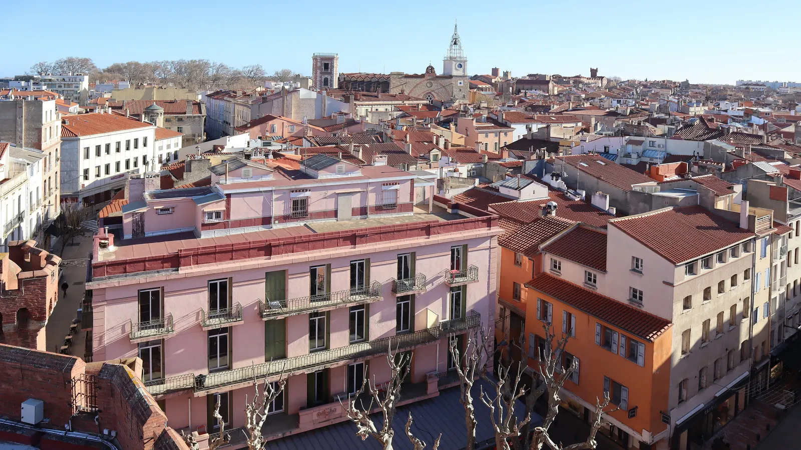 Le Castillet et les façades du centre ancien de Perpignan